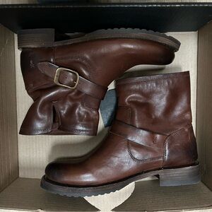 Frye Veronica Bootie size 9 Redwood. New in Box